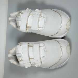 Brooks Addiction Walker V-Strap 2 White Sneakers 9.5